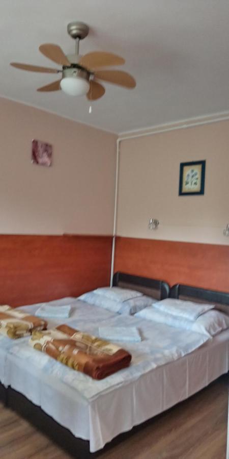 Liza Apartman Gyula Εξωτερικό φωτογραφία